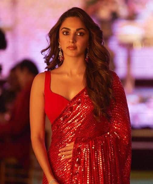 Whether it’s Alia Bhatt’s stunning georgette look in Brahmastra or Ahsaas Channa’s elegant avatar in Greater Kalesh, these divas proved that red is more than just a color — it’s an attitude.