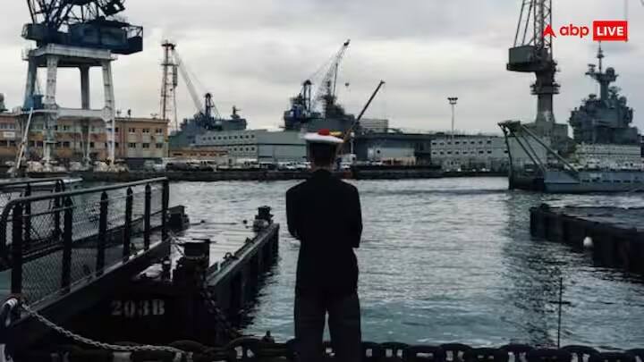 ભારતમાં મર્ચન્ટ નેવી શિક્ષણ આપતી અનેક પ્રતિષ્ઠિત સંસ્થાઓ છે. આમાં ઇન્ડિયન મેરીટાઇમ યુનિવર્સિટી, એકેડેમી ઓફ મેરીટાઇમ એજ્યુકેશન એન્ડ ટ્રેનિંગ, હિન્દુસ્તાન મેરીટાઇમ ટ્રેનિંગ ઇન્સ્ટિટ્યૂટ, તોલાની મેરીટાઇમ ઇન્સ્ટિટ્યૂટ, એંગ્લો-ઇસ્ટર્ન મેરીટાઇમ એકેડેમી, સમુદ્ર ઇન્સ્ટિટ્યૂટ ઓફ મેરીટાઇમ સ્ટડીઝ, ગ્રેટ ઇસ્ટર્ન ઇન્સ્ટિટ્યૂટ ઓફ મેરીટાઇમ સ્ટડીઝ, ઇન્ટરનેશનલ મેરીટાઇમ ઇન્સ્ટિટ્યૂટ, ઇન્સ્ટિટ્યૂટ ઓફ મરીન એન્જિનિયરિંગ એન્ડ રિસર્ચ અને યુરો ટેક મેરીટાઇમ એકેડેમીનો સમાવેશ થાય છે.