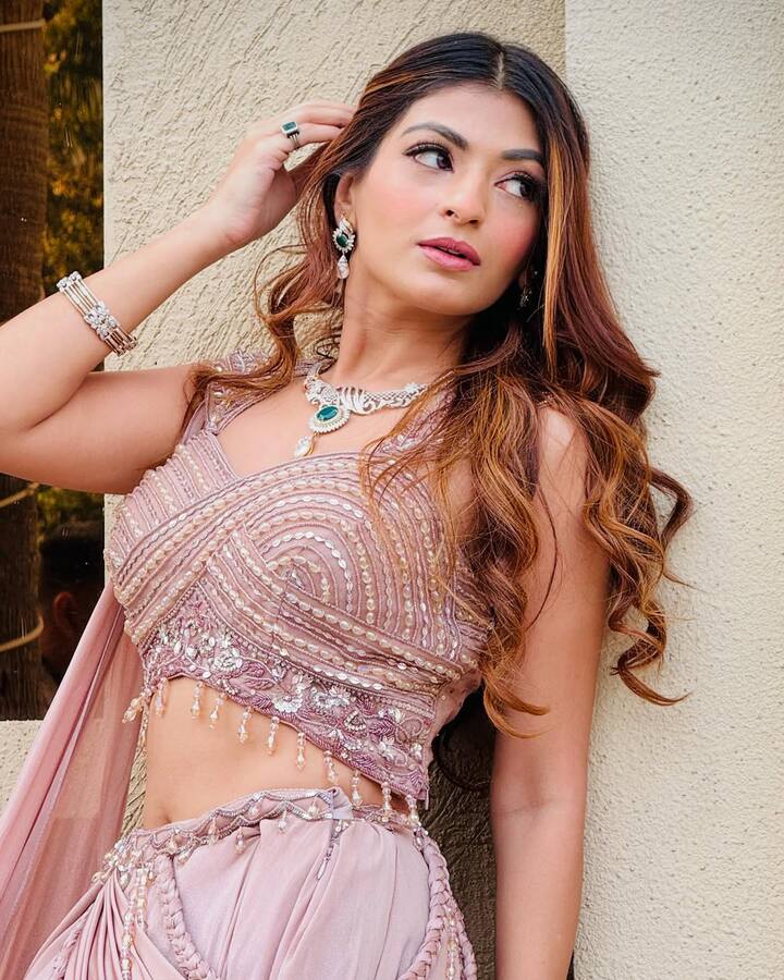 आकांक्षा ने खुलासा किया कि अभिषेक ने कई महिलाओं के साथ उन्हें धोखा दिया था. उन्होंने कहा कि मिसकैरेज के दौरान भी एक्टर की तरफ से उन्हें कोई सहानुभूति नहीं मिली थी.