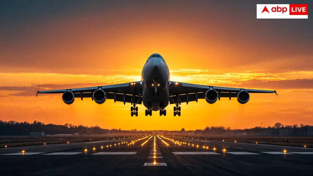 Delta Airlines flight attendant accidentally opens emergency slide resulting in loss of Rs 88 lakh goes viral फ्लाइट अटेंडेंट की इस एक गलती से एयरलाइन को हो गया 88 लाख का नुकसान- हैरान रह गए यूजर्स