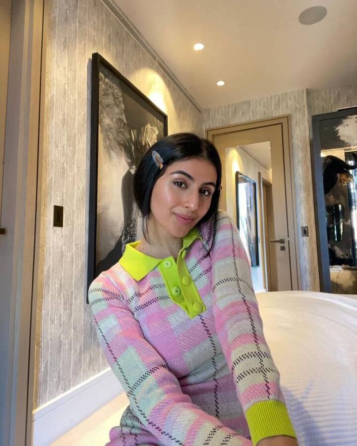 कई बार उन्होंने अपने ट्रेंडी आउटफिट और फैशन सेंस से लोगों का ध्यान अपनी ओर खींचा है. अपने सोशल मीडिया हैंडल पर एक्ट्रेस ने अपनी बचपन की तस्वीरों के साथ स्कूल और कॉलेज के दिनों की यादें भी शेयर की हैं. इन पिक्चर्स को नेटीजंस ने बहुत प्यार भी दिया है.