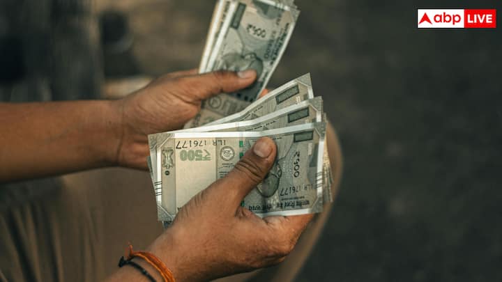 इस तरह 15 साल के अंदर आपके 22 लाख 50 हजार रूपये जमा हो जाएंगे, जिसका इंटरेस्ट आपको 18 लाख के तकरीबन मिलेगा. इसे 20 साल तक जारी रखने पर 66 लाख 55 हजार रूपये की राशि मिलेगी.