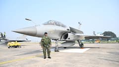 PHOTOS: मिसाइलों से लैस राफेल, पिछली सीट पर थीं द्रौपदी मुर्मू, तस्वीरें देखकर आसिम मुनीर को आ जाएंगे चक्कर!