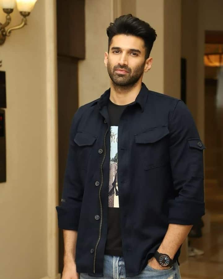 लिस्ट के अगले नंबर पर बॉलीवुड के डैशिंग सुपरहीरो आदित्य रॉय कपूर का नाम है. 16 नवंबर को एक्टर अपना 40वां जन्मदिन मनाने वाले हैं.