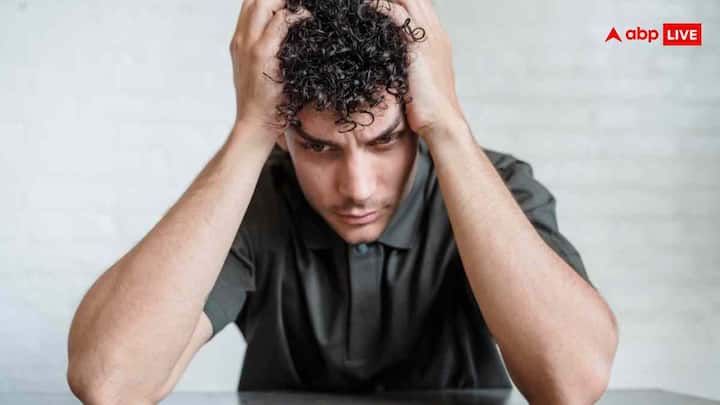 शराब सीधे लीवर को नुकसान पहुंचाती है. इससे फैटी लीवर, सिरोसिस और अन्य गंभीर समस्याएं हो सकती हैं. लेकिन शराब छोड़ने के बाद आपका लीवर खुद को ठीक करना शुरू कर देता है और धीरे-धीरे पूरी तरह से स्वस्थ हो सकता है.