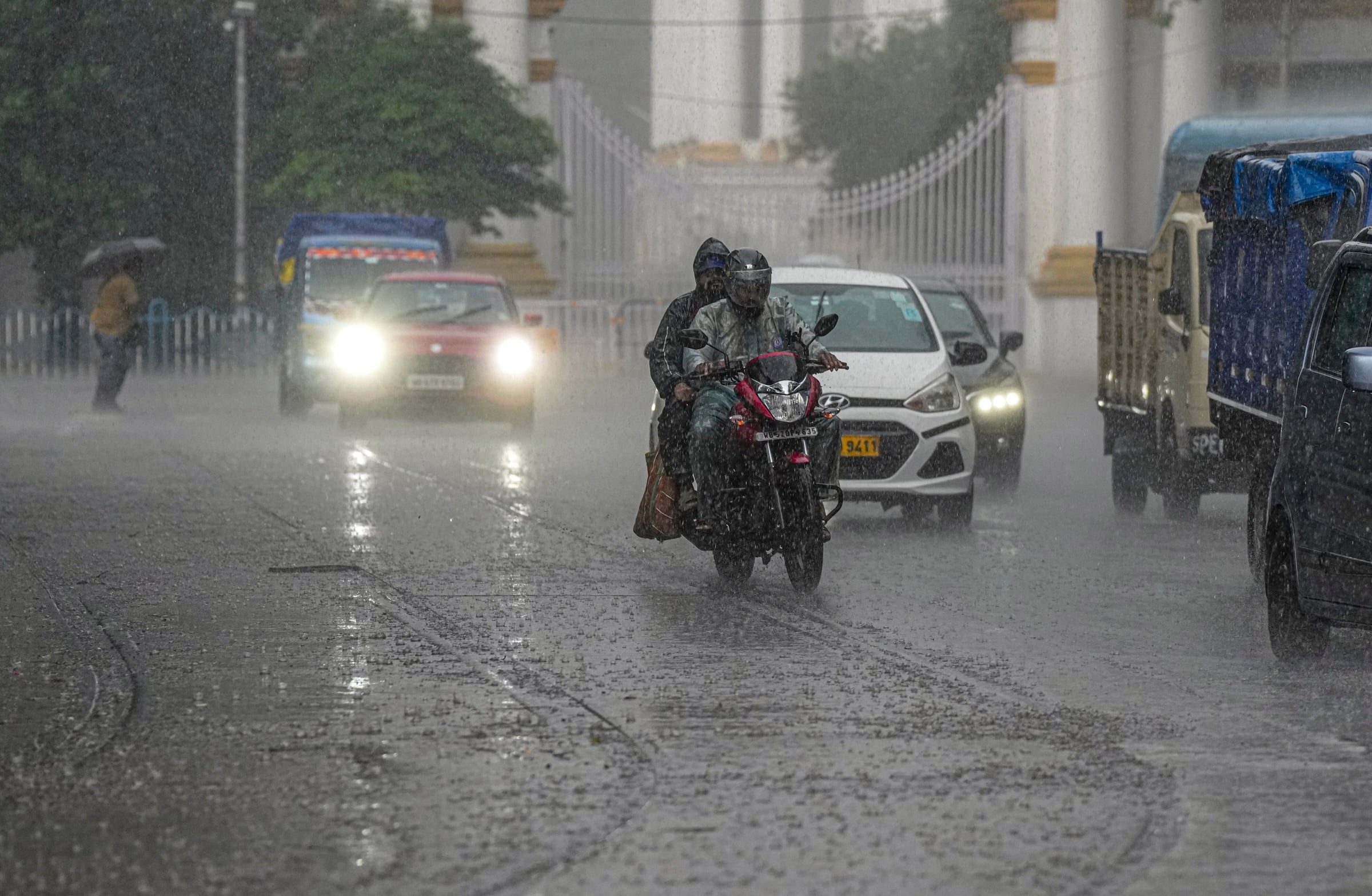 TN Rain: சென்னையில் திடீர் மழை! அலுவலகம் முடிந்து செல்வோர் அவதி.. வானிலை நிலவரம்