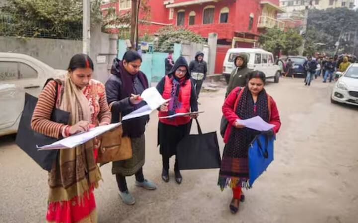 ਇਸ ਯੋਜਨਾ ਦਾ ਲਾਭ ਸਿਰਫ਼ ਉਹ ਪਰਿਵਾਰ ਲੈ ਸਕਦੇ ਹਨ ਜੋ ਗਰੀਬੀ ਰੇਖਾ ਤੋਂ ਹੇਠਾਂ ਆਉਂਦੇ ਹਨ ਜਾਂ ਜਿਨ੍ਹਾਂ ਦੇ ਨਾਮ ਸਮਾਜਿਕ-ਆਰਥਿਕ ਜਨਗਣਨਾ (SECC) 2011 ਵਿੱਚ ਦਰਜ ਹਨ। ਇਸ ਤੋਂ ਇਲਾਵਾ, ਅਨੁਸੂਚਿਤ ਜਾਤੀਆਂ, ਅਨੁਸੂਚਿਤ ਜਨਜਾਤੀਆਂ, ਅਤਿ ਪੱਛੜੀਆਂ ਸ਼੍ਰੇਣੀਆਂ, ਪ੍ਰਧਾਨ ਮੰਤਰੀ ਆਵਾਸ ਯੋਜਨਾ (PMAY) ਜਾਂ ਅੰਤਯੋਦਯ (ਅੰਤਯੋਦਯ) ਕਾਰਡਾਂ ਨਾਲ ਸਬੰਧਤ ਲੋਕ ਵੀ ਯੋਗ ਹਨ।