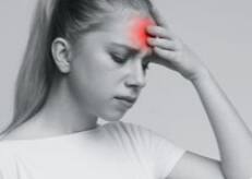 दररोज 7 ते 9 तासांची चांगली झोप घेतल्याने मेंदूला विश्रांती मिळते आणि गंभीर आजारांचा धोका कमी होतो.