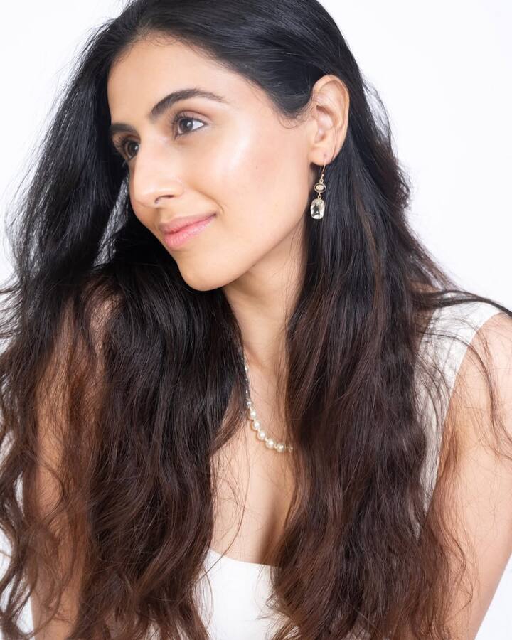 फिल्मीबीट के रिपोर्ट के मुताबिक उन्होंने जमनाबाई नरसी स्कूल और मुंबई के ओबेरॉय इंटरनेशनल स्कूल से अपनी शुरुआती पढ़ाई पूरी की है. इसके बाद अपनी आगे की पढ़ाई के लिए वो विदेश चली गईं.