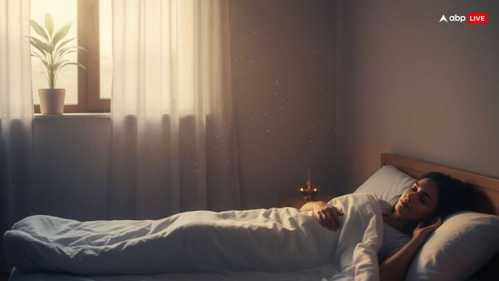 किसी व्यक्ति की अगर सुबह ब्रह्म मुहूर्त में अपने आप नींद खुल जाती है, तो यह भी एक तरह का शुभ संकेत है कि आप की लाइव ट्रैक पर आने वाली है.