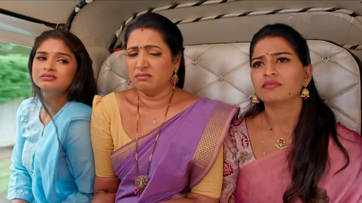Illu Illalu Pillalu Serial Today October 29th: ఇల్లు ఇల్లాలు పిల్లలు:శోభ కోసం అత్తాకోడళ్ల పోరాటం! కిడ్నాప్ మిస్టరీ ఛేదిస్తారా? తండ్రీకొడుకుల ఎమోషన్‌!