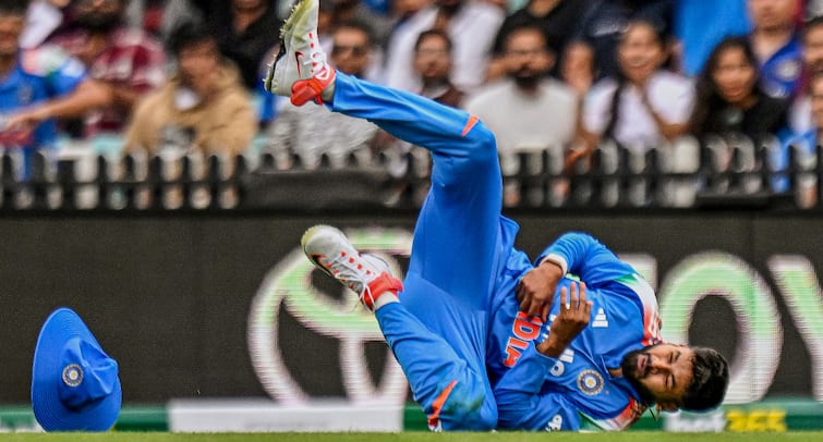 Watch: Suryakumar Yadav’s Mother Prays For Shreyas Iyer’s Recovery During Chhath Puja Watch: Suryakumar Yadav’s Mother Prays For Shreyas Iyer’s Recovery During Chhath Puja