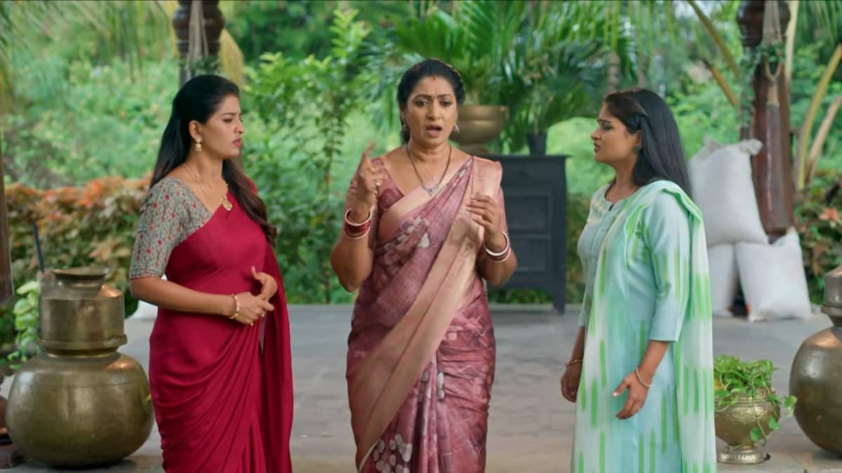 Illu Illalu Pillalu Serial Today October 29th: ఇల్లు ఇల్లాలు పిల్లలు:శోభ కోసం అత్తాకోడళ్ల పోరాటం! కిడ్నాప్ మిస్టరీ ఛేదిస్తారా? తండ్రీకొడుకుల ఎమోషన్‌!