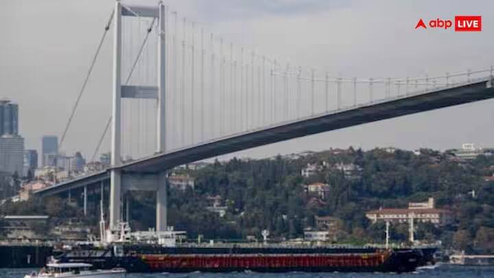 મર્ચન્ટ નેવીમાં વિવિધ પ્રકારના અભ્યાસક્રમો ઉપલબ્ધ છે. આ અભ્યાસક્રમો ગ્રેજ્યુએટ, ડિપ્લોમા અને સર્ટિફિકેટ સ્તરે ઉપલબ્ધ છે. આ અભ્યાસક્રમો વિદ્યાર્થીઓને દરિયાઈ ઉદ્યોગમાં કારકિર્દીની સારી શરૂઆત કરવામાં મદદ કરે છે.