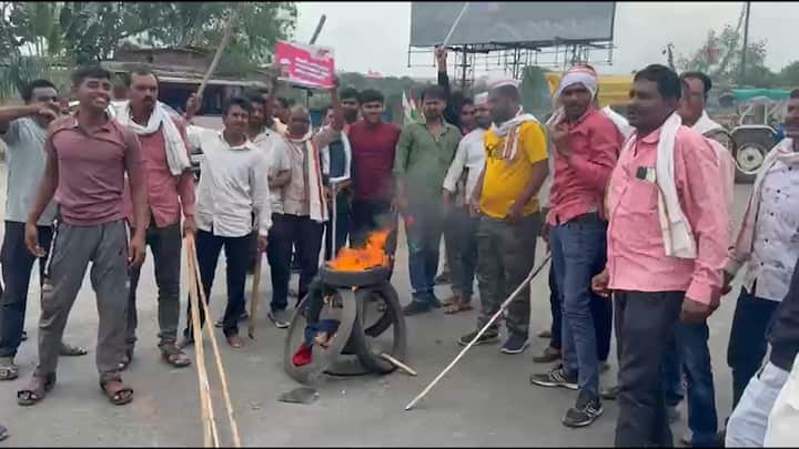 या आंदोलनामुळे महामार्गावरील वाहतूक विस्कळीत झाली असून, पोलिस प्रशासन सतर्क आहे. शेतकऱ्यांच्या मागण्या मान्य झाल्याशिवाय हे आंदोलन मागे होणार नाही, असा निर्धार व्यक्त करण्यात आला आहे.