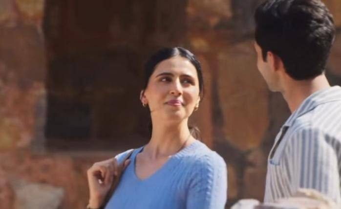 अगस्त्य नंदा की मोस्ट अवेटेड फिल्म 'इक्कीस' का ट्रेलर आज रिलीज हो गया है. इसके बाद से ही फिल्म में नजर आने वाली इस हसीना को लेकर भी चर्चा तेज हो गई है. आपको बता दें, फिल्म की लीड एक्ट्रेस का अक्षय कुमार के साथ भी स्पेशल कनेक्शन है.