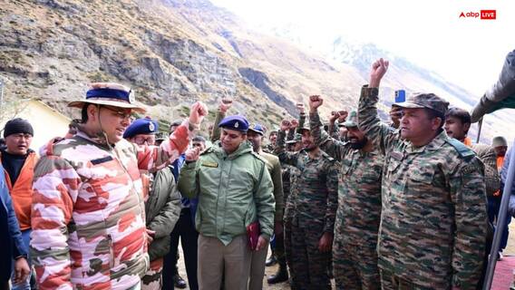मुनस्यारी दौरे पर CM धामी, ITBP जवानों से की मुलाकात, पुराने दोस्तों संग गुड़ वाली चाय पी मुनस्यारी दौरे पर CM धामी, ITBP जवानों से की मुलाकात, पुराने दोस्तों संग गुड़ वाली चाय पी