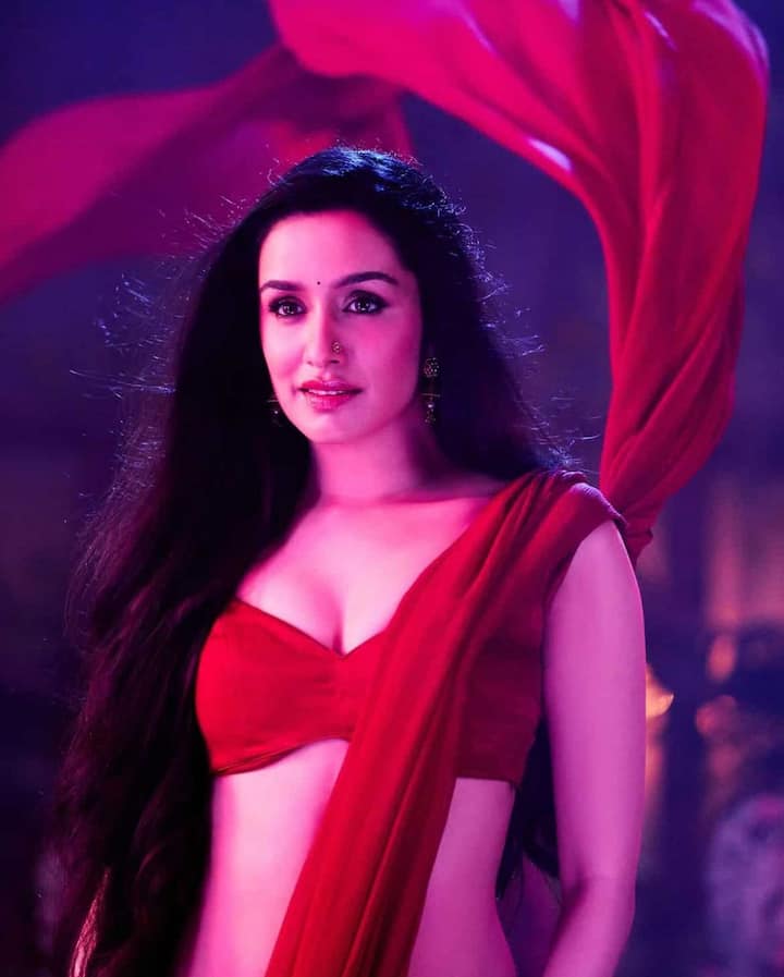 Shraddha Kapoor : Shraddha Kapoor’s cameo in the song Thumkeshwari from Bhediya was brief yet unforgettable. Dressed in a red saree, the actress set the screen ablaze with her fluid dance moves and undeniable energy.