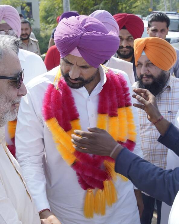 ਕਾਂਗਰਸ ਦੇ ਤਤਕਾਲੀ ਸੂਬਾ ਪ੍ਰਧਾਨ ਤੇ ਮੁੱਖ ਮੰਤਰੀ ਅਹੁਦੇ ਦੇ ਉਮੀਦਵਾਰ ਕੈਪਟਨ ਅਮਰਿੰਦਰ ਸਿੰਘ ਨੇ 2015 ਵਿੱਚ ਗੁਟਕਾ ਸਾਹਿਬ ਹੱਥ ਵਿੱਚ ਲੈ ਕੇ ਨਸ਼ੀਲੇ ਪਦਾਰਥਾਂ ਨੂੰ ਖਤਮ ਕਰਨ ਦੀ ਸਹੁੰ ਖਾਧੀ ਸੀ। ਨਤੀਜੇ ਵਜੋਂ ਲੋਕਾਂ ਨੇ ਕੈਪਟਨ ਅਮਰਿੰਦਰ ਸਿੰਘ ਦਾ ਸਮਰਥਨ ਕੀਤਾ ਤੇ ਕਾਂਗਰਸ ਦੀ ਸਰਕਾਰ ਬਣੀ ਸੀ।