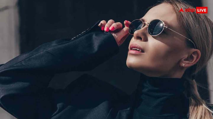 जब भी बाहर जाएं, अपनी आंखों को धूल और धुएं से बचाएं. इसके लिए सनग्लास या बड़े आकार के काले चश्मे का यूज करें. अगर आप बाइक या स्कूटी चलाते हैं तो हेलमेट में ट्रांसपेरेंट ग्लास शील्ड लगाएं ताकि हवा सीधे आंखों में न जाए. इससे एलर्जी और जलन से बचाव होता है.