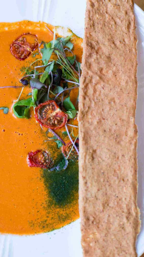 ஹோட்டல்ல குடுக்கற மாதிரியே தக்காளி சூப் வீட்டில செய்யணுமா.? இதோ செய்முறை