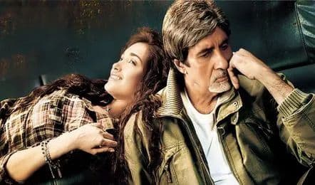 अमिताभ बच्चन और जिया खान- 2007 में रिलीज हुई फिल्म ‘निशब्द’ में अमिताभ बच्चन ने अपने से 46 साल छोटी जिया खान के साथ रोमांस किया था. फिल्म में दोनों के बीच की केमिस्ट्री ने खूब सुर्खियां बटोरीं. कहानी एक उम्रदराज आदमी और एक जवान लड़की के बीच इमोशनल रिश्ते को दिखाती थी, जिसने दर्शकों को चौंका दिया था.