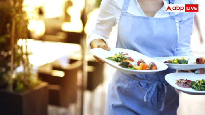 जापान की संस्कृति सद्भाव और समानता पर जोर देती है. टीप देने से यह भावना भंग होती है. इसके बजाय आप अच्छी सेवा की सराहना कर सकते हैं.