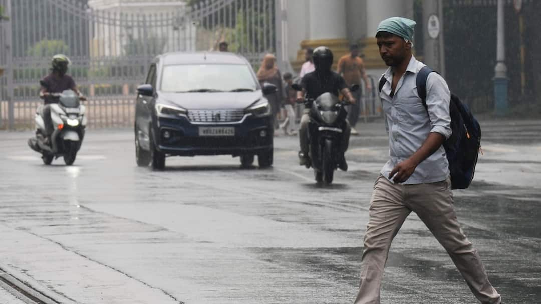 TN Weather: 6 நாட்களுக்கு அலர்ட்டா இருங்க ! 10 மாவட்டங்களில் நாளை கொட்டப்போகும் மழை... வானிலை மையம் எச்சரிக்கை