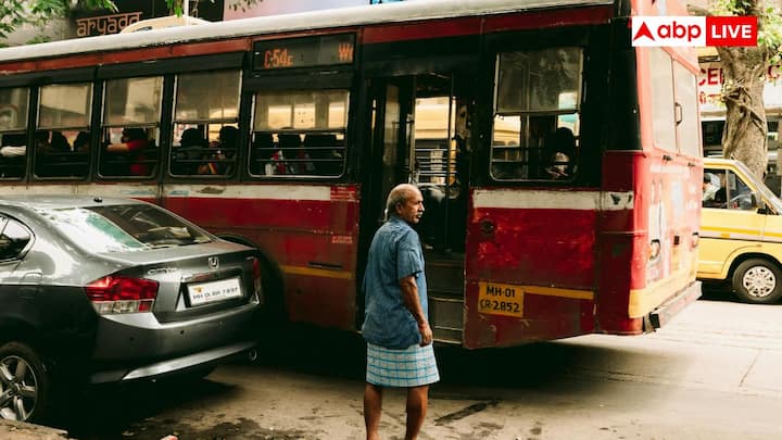 Bus Left Entrance: భారతదేశంలో బస్సుల్లో ఎల్లప్పుడూ ఎడమ వైపు నుంచే ఎక్కుతారు. కారణం ఏంటో తెలుసుకోండి. దీని వెనుక ఆసక్తికరమైన విషయం ఉంది.