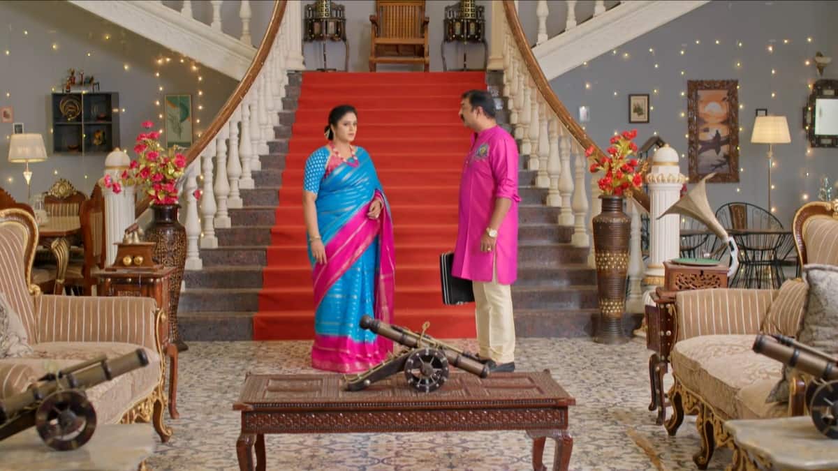 Illu Illalu Pillalu Serial Today October 30th: ఇల్లు ఇల్లాలు పిల్లలు: వేదవతి చేసిన తప్పేంటి? శోభ కోసం నర్మద, ప్రేమల పోరాటం! వల్లీ సాయం!