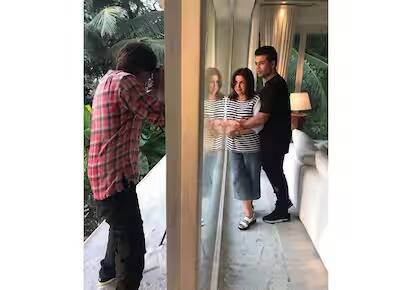 Privacy is very important for a superstar like Shahrukh Khan. In such a situation, his farm in Alibaug gives him comfort as well as privacy. Actors relieve the tiredness of work and shooting at this farm house.