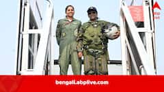 পাকিস্তানের হাতে বন্দি হননি, দ্রৌপদী মুর্মুর পাশে দেখা গেল হাসিমুখেই, বায়ুসেনার পাইলট শিবাঙ্গী সিংহ অভিনন্দন বর্তমানের ‘ছাত্রী’