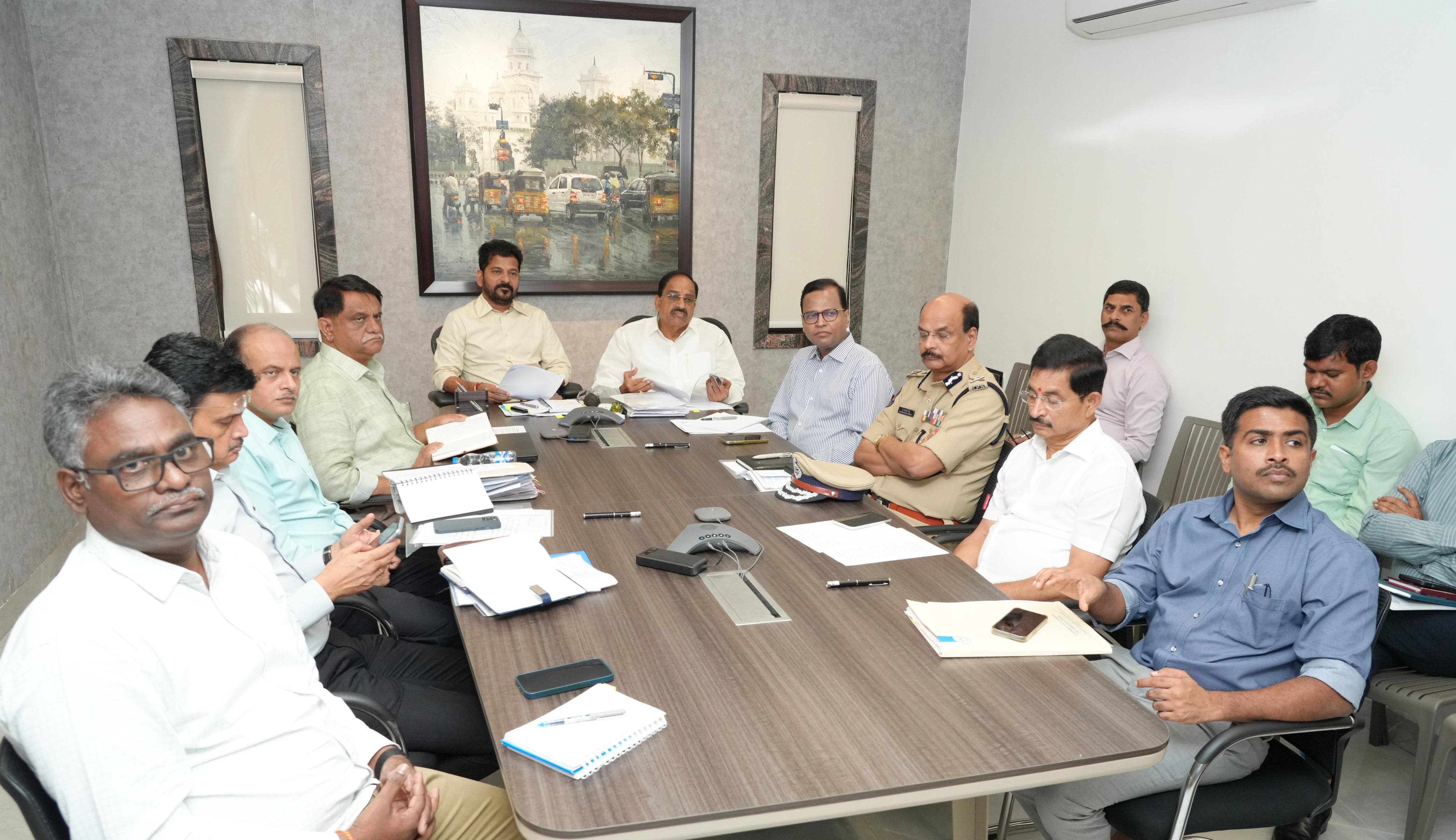 Telangana Latest News: తెలంగాణలో అధికారుల సెలవులు రద్దు- ధాన్యం కొనుగోలు కేంద్రానికి ప్రత్యేక అధికారి- తుపానుపై సీఎం సమీక్ష