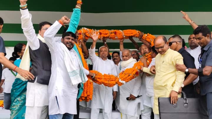 भारत में कुछ ही नेताओं ने दस या उससे अधिक बार विधानसभा चुनाव जीतकर विशेष पहचान बनाई है. तमिलनाडु के एम. करुणानिधि ने 13 बार, महाराष्ट्र के गणपत राव देशमुख ने 11 बार, केरल के ओमन चांडी ने 11 बार और राजस्थान के हरिदेव जोशी ने 10 बार चुनाव जीते थे.