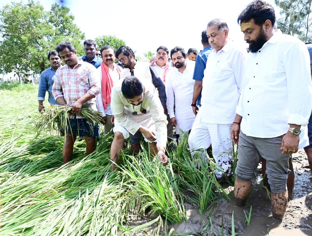 Pawan Kalyan: తుపాను ప్రభావిత ప్రాంతాలను విజిట్ చేసిన పవన్ - ప్రభుత్వం అండగా ఉంటుందని రైతులకు భరోసా