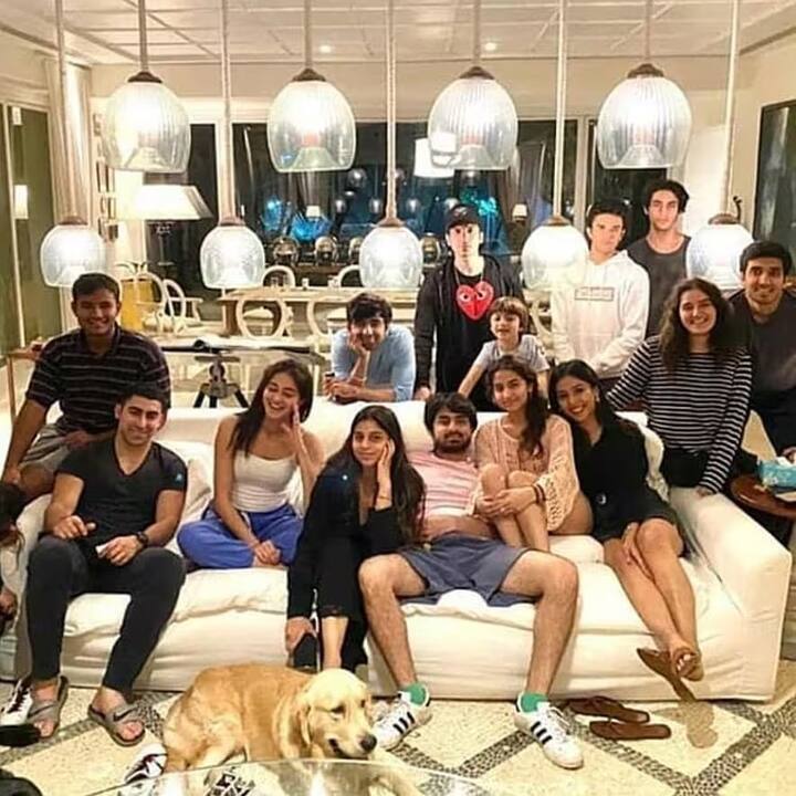 The second specialty of this farmhouse is the private beach here. This is a special place for Shahrukh and his family where they sit comfortably and enjoy family time.