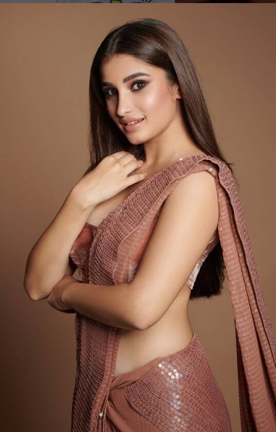 ન્યૂ ફોટોઝમાં રાશા થડાણીની હૉટનેસ છલકાઇ