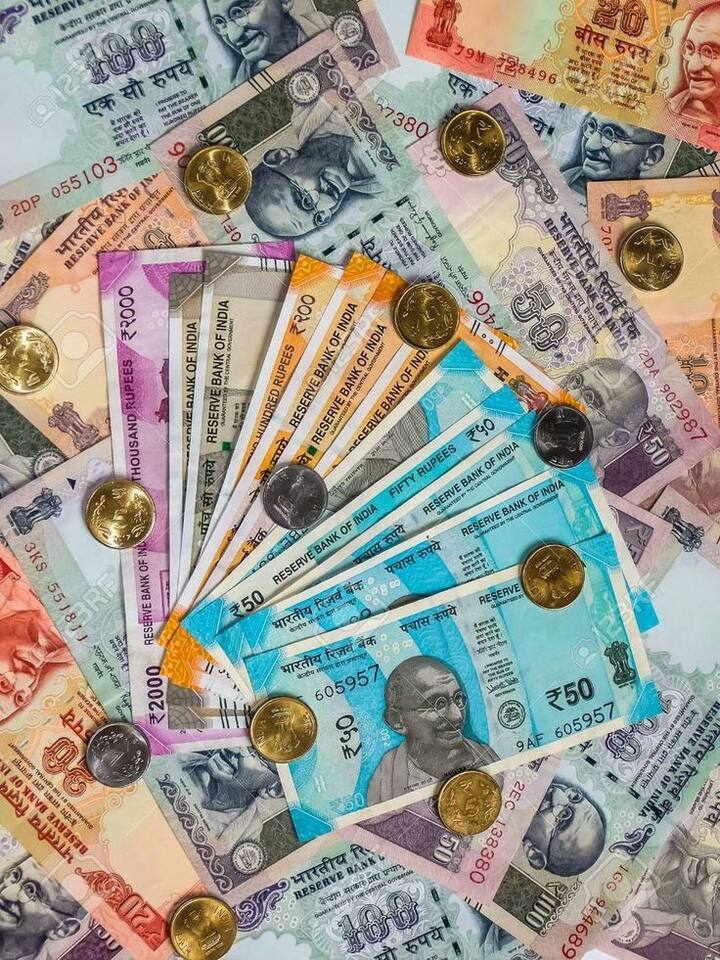 तुमच्या क्रेडिट कार्डच्या वापरावर ताबा ठेवा; पुढील 2-3 महिन्यांसाठी क्रेडिट कार्डऐवजी डेबिट किंवा कॅशचा वापर करा.