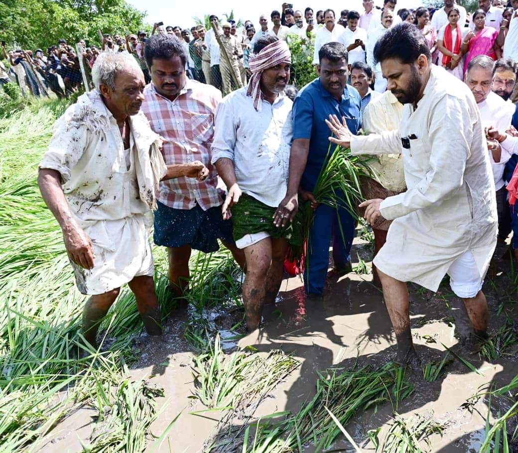 Pawan Kalyan: తుపాను ప్రభావిత ప్రాంతాలను విజిట్ చేసిన పవన్ - ప్రభుత్వం అండగా ఉంటుందని రైతులకు భరోసా