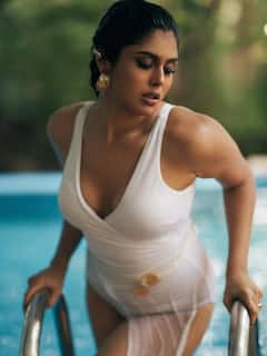 Faria Abdullah Swimsuit Pics: స్విమ్‌సూట్‌లో ఫరియా అబ్దుల్లా... గ్లామర్ డోస్ ఫుల్లుగా!