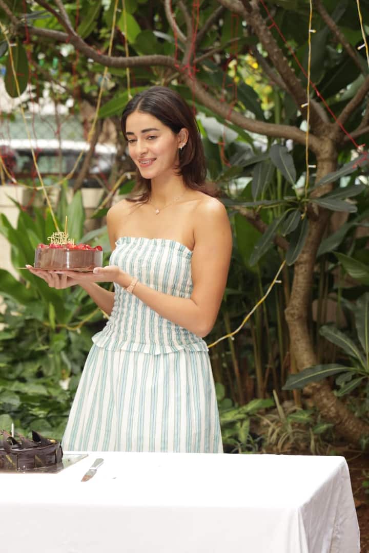 तिच्या या कामगिरीमुळे तिला फिल्मफेअर सर्वोत्कृष्ट महिला पदार्पण पुरस्कार मिळाला.