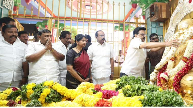 VP Radhakrishnan, CM Stalin Pay Tribute To Muthuramalinga Thevar On Guru Pooja, Jayanthi VP Radhakrishnan, CM Stalin Pay Tribute To Muthuramalinga Thevar On Guru Pooja, Jayanthi