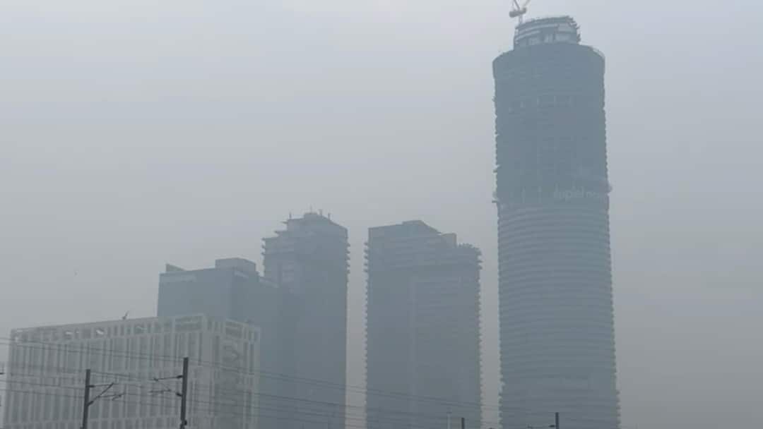 Delhi Govt Employees To Have Staggered Working Hours Due To Pollution, Announces CM Gupta