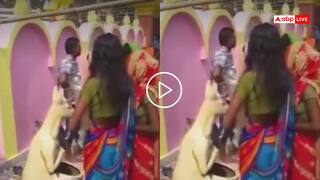 Video: मासूमियत या बेवकूफी? कंगारू शेप डस्टबिन की पूजा करती महिलाओं का वीडियो वायरल, चढ़ाने लगी जल