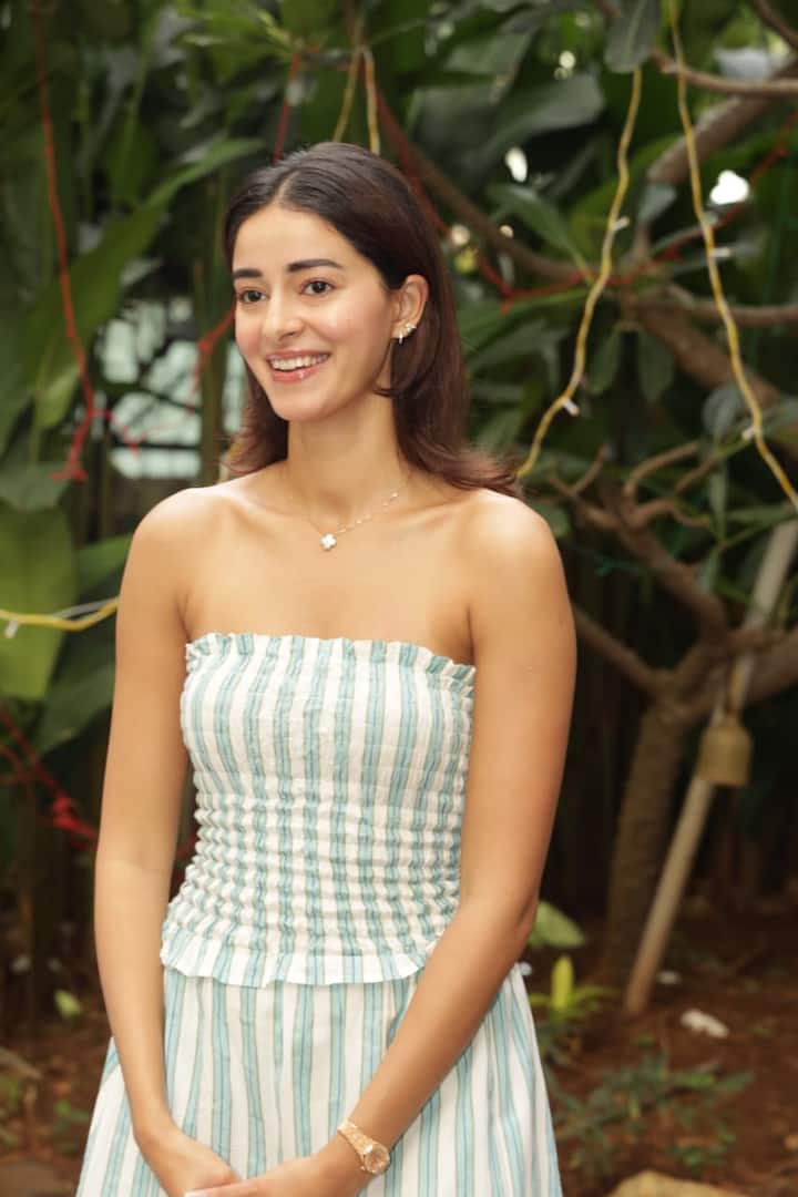 Ananya has completed her birthday look by wearing light makeup, open hair and a locket around her neck.