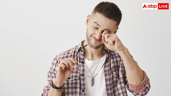 Apart from this, AC is also harmful for the eyes. It rapidly reduces the moisture in the eyes, due to which the risk of dry eyes increases by 50 percent.