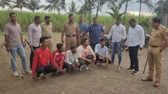 कोल्हापुरात महिलेशी वादातून भररस्त्यात कोयता नाचवला अन् पोलिसांनी तिथंच नेत गुडघ्यावर वाकवत मस्ती जिरवली