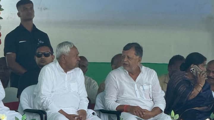 हरिनारायण सिंह का कहना है कि राजनीति में सफलता की असली कुंजी जनता से सीधा संपर्क है. उन्होंने कहा कि मैं हमेशा लोगों के बीच रहता हूं, उनकी समस्याओं को सुनता हूं और उन्हें हल करने की कोशिश करता हूं. जनता का भरोसा मेरी असली ताकत है. मुझे यकीन है कि इस बार भी वे मेरा साथ देंगी और मैं 10वीं बार जीत दर्ज कर इतिहास बनाऊंगा.