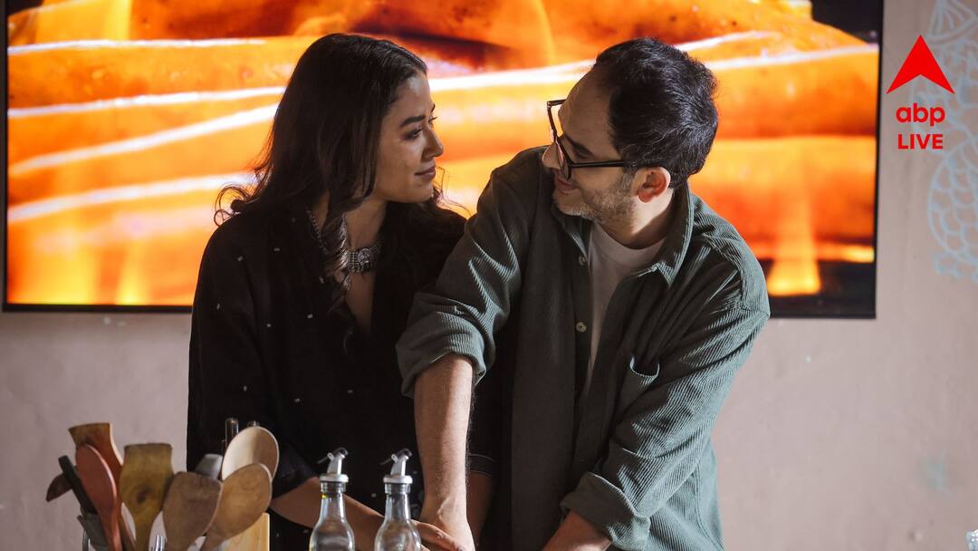 Ritwick-Sohini: বাবা মেয়ের মধ্যে সম্পর্কের সেতু 'রান্না-বাটি'? সোহিনীর কাছে রান্না শিখতে গিয়ে কী হল ঋত্বিকের? Ritwick Chakraborty Sohini Sarkar Solanki Roy new film Ranna Bati trailer released Entertainment News Tollywood Ritwick-Sohini: বাবা মেয়ের মধ্যে সম্পর্কের সেতু 'রান্না-বাটি'? সোহিনীর কাছে রান্না শিখতে গিয়ে কী হল ঋত্বিকের?