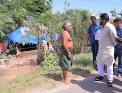 Andhra Pradesh Deputy CM Pawan Kalyan : మోకాళ్ల లోతు బురద నీటిలో దిగిన పంట పొలాలను పరిశీలించిన పవన్ కల్యాణ్